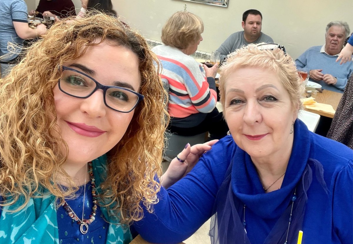 Fiona and Mam - cafe